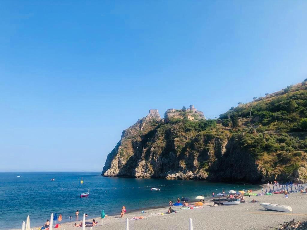 Appartamento Sul Lungomare Di S Alessio SantʼAlessio Siculo Eksteriør bilde